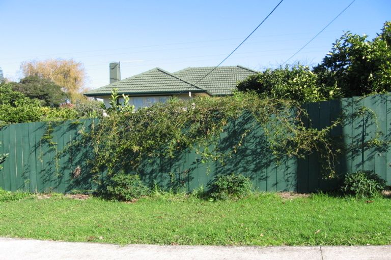 Photo of property in 3 Cornwall Street, Te Atatu South, Auckland, 0610