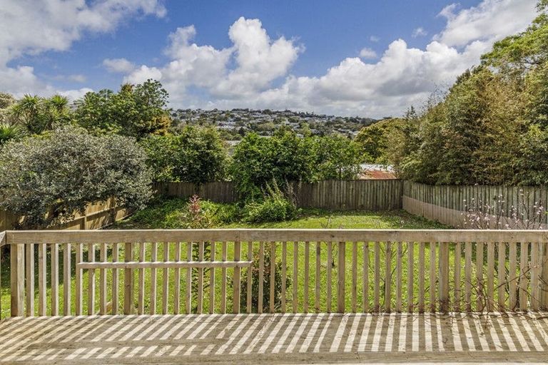 Photo of property in 20 Shanaway Rise, Hillcrest, Auckland, 0627