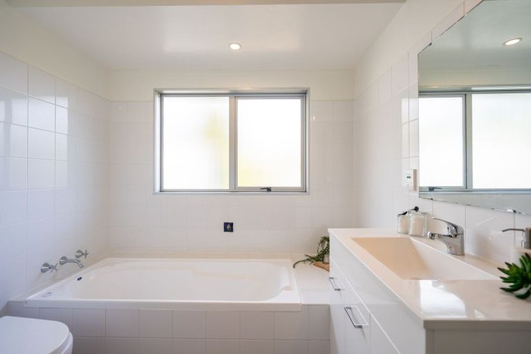 Photo of property in 52 Rutherford Drive, Waikanae Beach, Waikanae, 5036