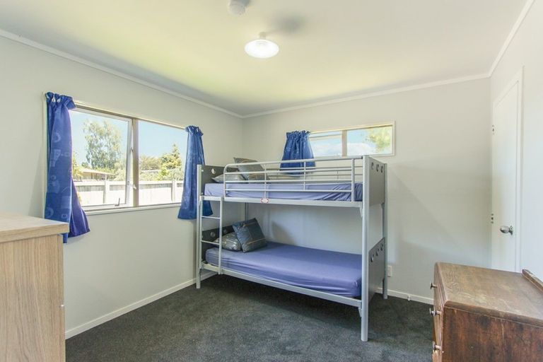 Photo of property in 99 Aquarius Drive, Kawaha Point, Rotorua, 3010