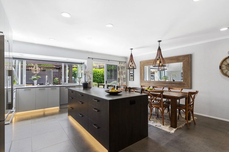 Photo of property in 11 Sligo Place, Somerville, Auckland, 2014