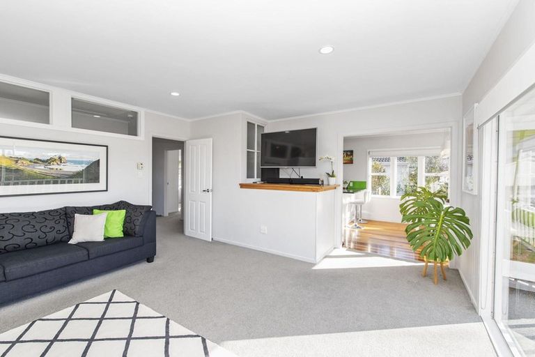 Photo of property in 100 Tiroroa Avenue, Te Atatu South, Auckland, 0610
