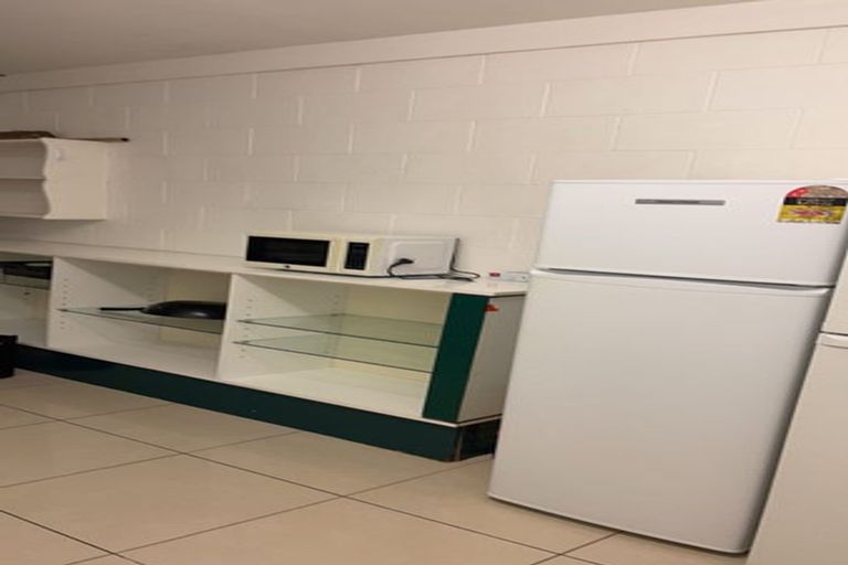 Photo of property in 211 Chelsea View Drive, Chatswood, Auckland, 0626