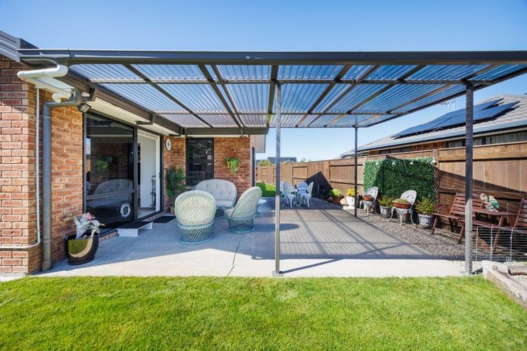 Photo of property in 18 Medallion Court, Kelvin Grove, Palmerston North, 4414