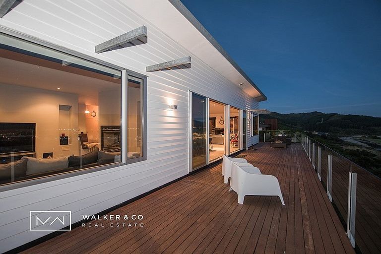 Photo of property in 17a Riverstone Drive, Riverstone Terraces, Upper Hutt, 5018