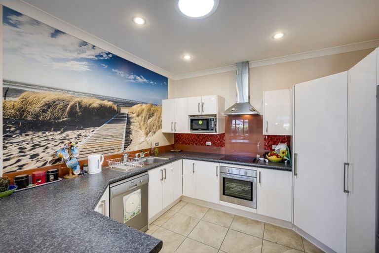Photo of property in 18 Portland Place, Poraiti, Napier, 4112