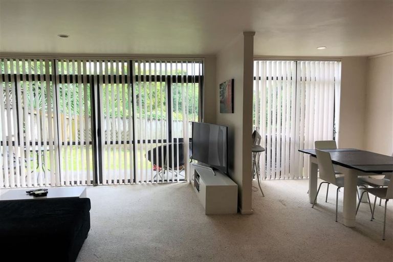 Photo of property in 8/61a Birkdale Road, Birkdale, Auckland, 0626