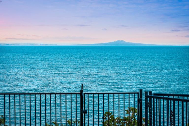 Photo of property in 75 Tiri Road, Manly, Whangaparaoa, 0930