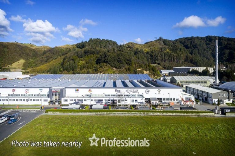 Photo of property in 13 Wood Street, Wallaceville, Upper Hutt, 5018