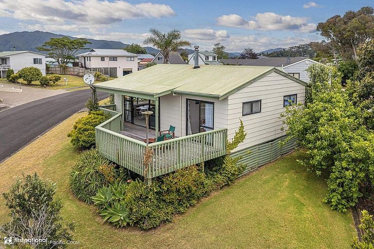 Photo of property in 1 Norfolk Place, Tairua, 3508