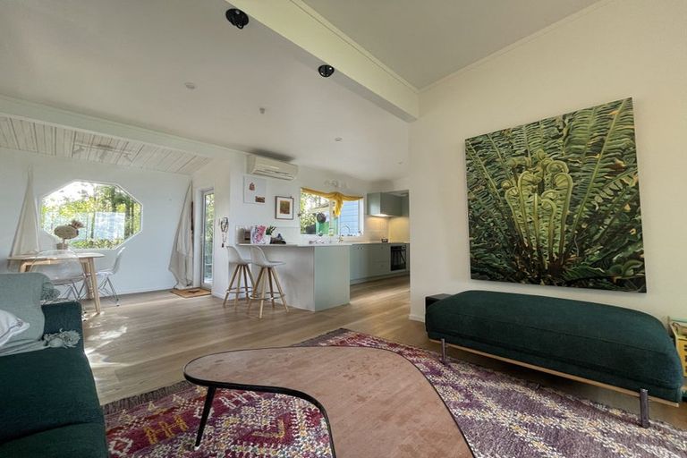 Photo of property in 60 Kauri Point Road, Laingholm, Auckland, 0604