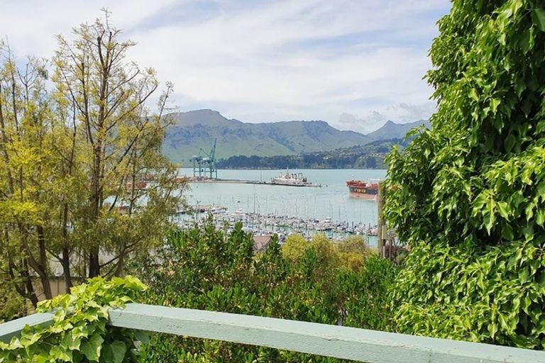 Photo of property in 19 Voelas Road, Lyttelton, 8082