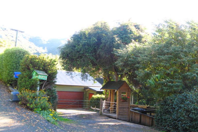 Photo of property in 30 Zephyr Terrace, Governors Bay, Lyttelton, 8971