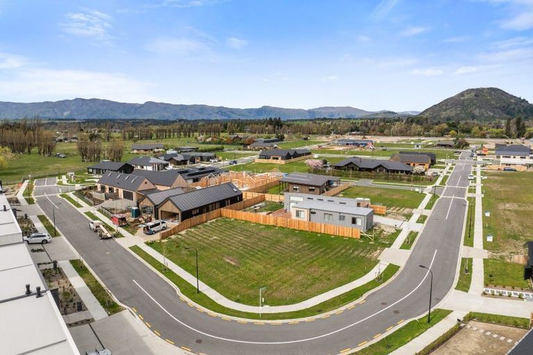 Photo of property in 12 Rubus Street, Wanaka, 9382