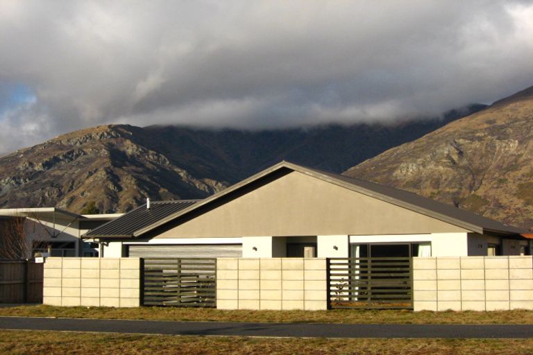 Photo of property in 10 Erskine Street, Lake Hayes, Queenstown, 9304