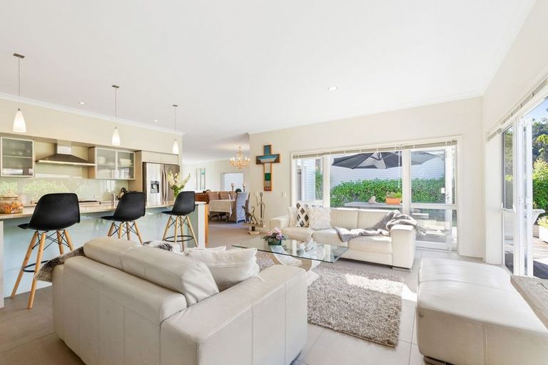 Photo of property in 8 Kensington Drive, Orewa, 0931