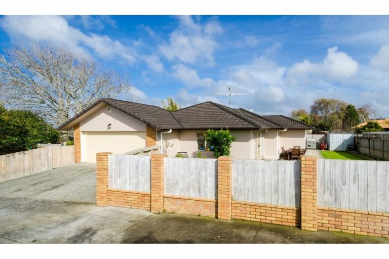 Photo of property in 114f Colwill Road, Massey, Auckland, 0614