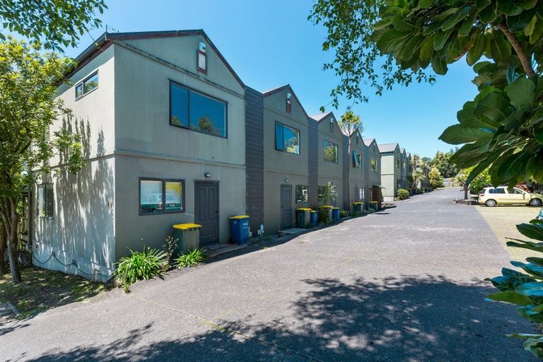 Photo of property in 9/44 Fields Parade, Oteha, Auckland, 0632