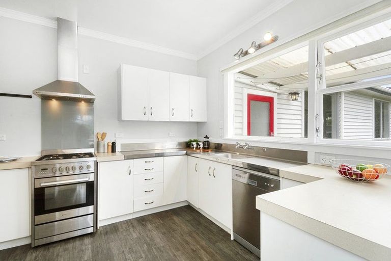 Photo of property in 22 Ngatitoa Street, Tawa, Wellington, 5028