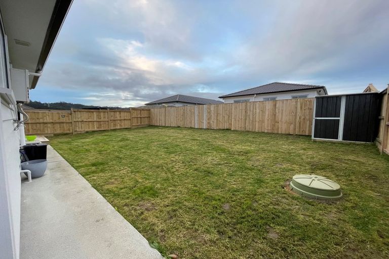 Photo of property in 13 Walter Ruddock Avenue, Kumeu, 0810