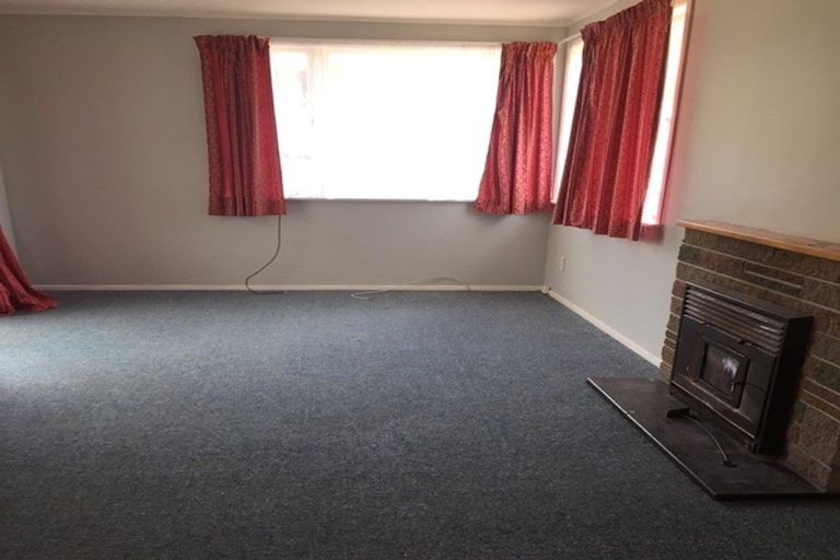 Photo of property in 14 Wakeling Avenue, Te Atatu South, Auckland, 0610