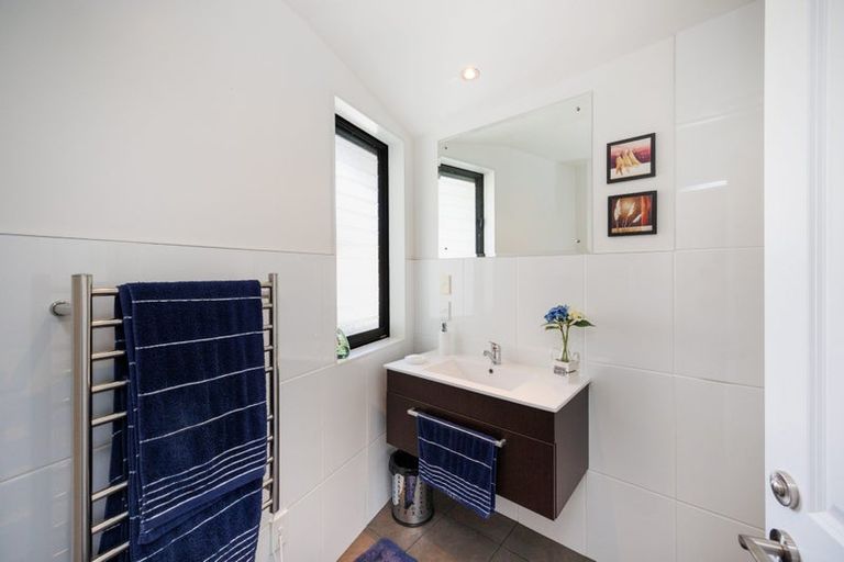 Photo of property in 27 Ruapehu Drive, Fitzherbert, Palmerston North, 4410