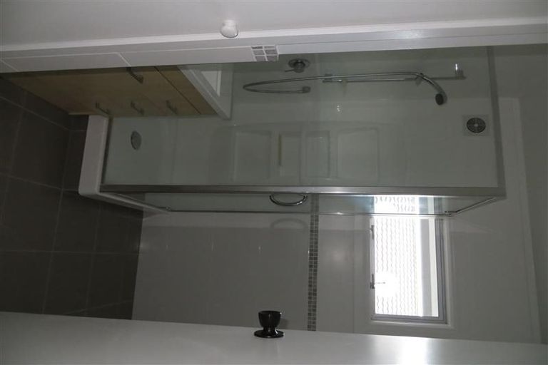 Photo of property in 2/23 Toroa Street, Torbay, Auckland, 0630