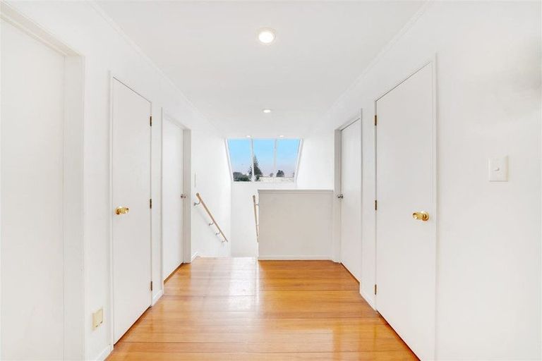 Photo of property in 2/50 Blanes Road, Weymouth, Auckland, 2103