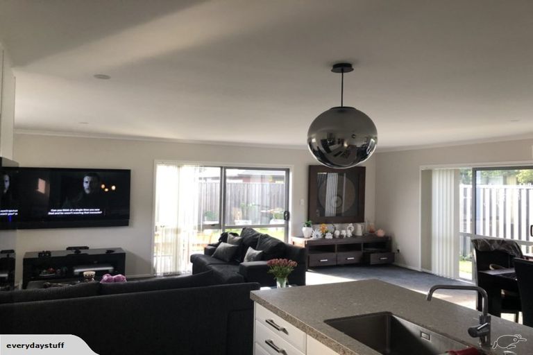 Photo of property in 12 Buddle Road, Wallaceville, Upper Hutt, 5018