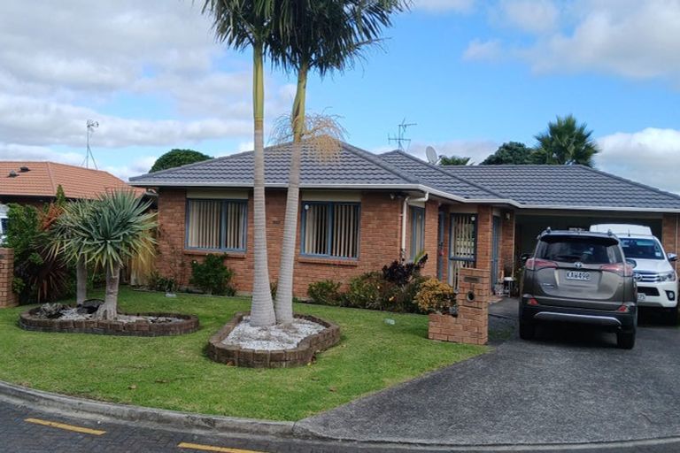 Photo of property in 14 Harobed Place, Weymouth, Auckland, 2103