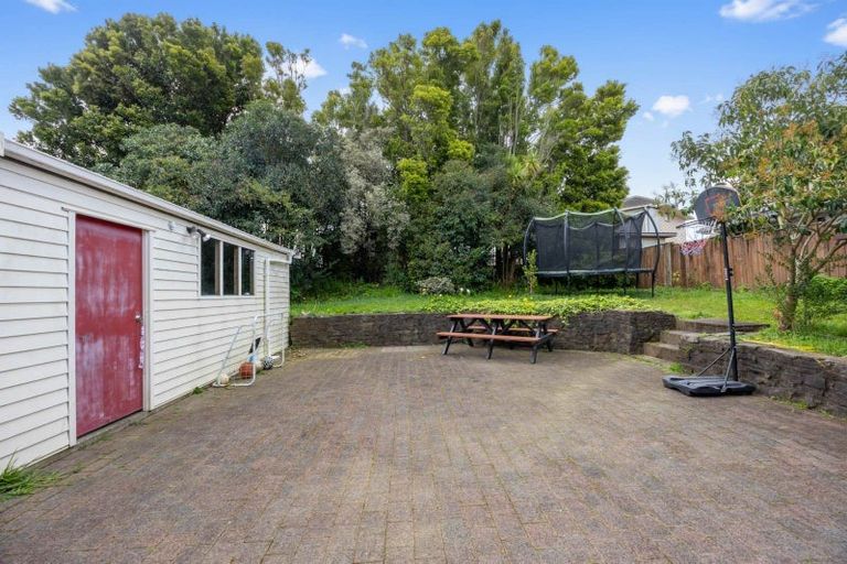Photo of property in 9 Grimshaw Place, Henderson, Auckland, 0612