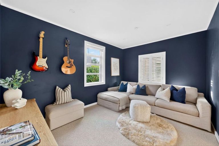 Photo of property in 5 Holiday Road, Milford, Auckland, 0620