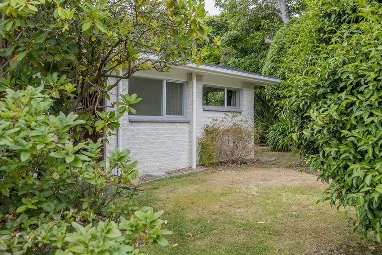 Photo of property in 22 Karu Crescent, Waikanae, 5036