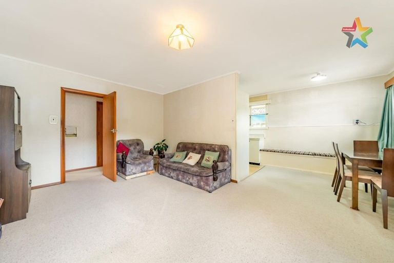 Photo of property in 5 Rawhiti Street, Stokes Valley, Lower Hutt, 5019