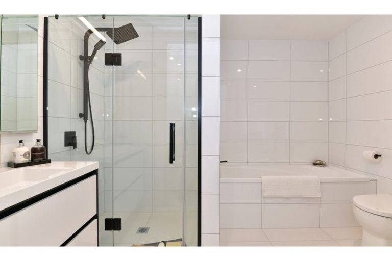 Photo of property in 206/252 Centreway Road, Orewa, 0931