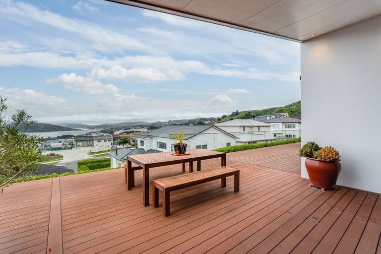 Photo of property in 14 Wangapeka Way, Aotea, Porirua, 5024