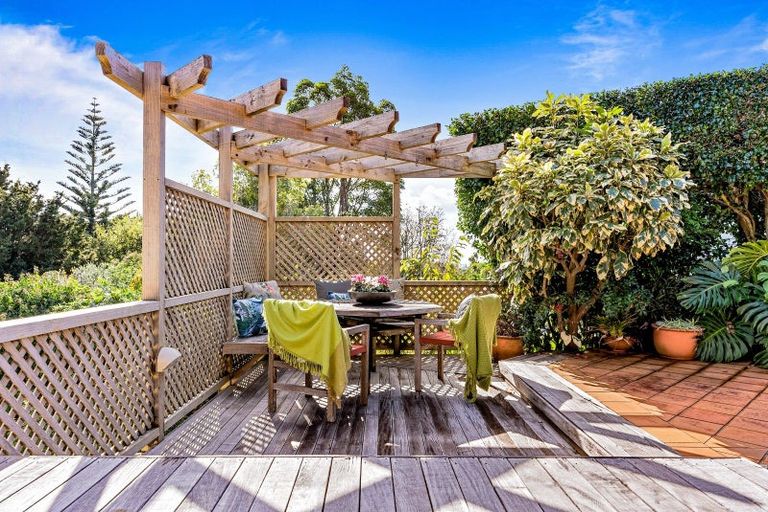 Photo of property in 24 Bert Wilson Place, Cockle Bay, Auckland, 2014