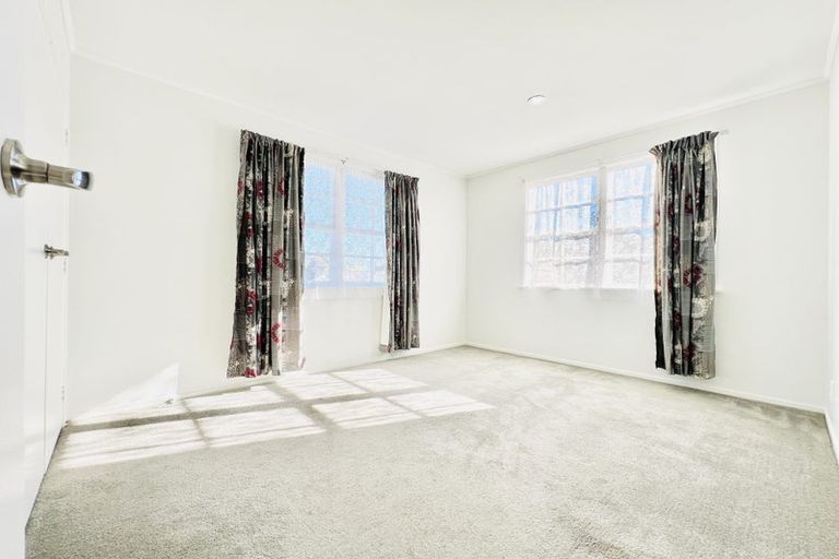 Photo of property in 24 Catkin Crescent, Papatoetoe, Auckland, 2025