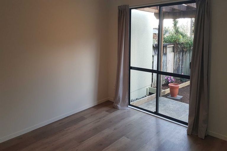 Photo of property in 7/3 Orwell Road, Greenhithe, Auckland, 0632