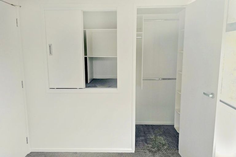 Photo of property in 1/23 Awaroa Road, Sunnyvale, Auckland, 0612