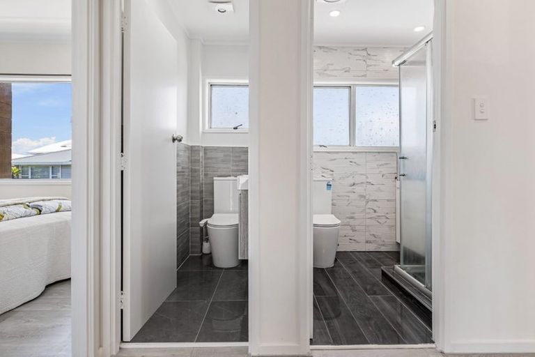 Photo of property in 1/100 Titirangi Road, New Lynn, Auckland, 0600