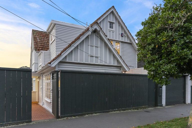 Photo of property in 76 Upland Road, Kelburn, Wellington, 6012