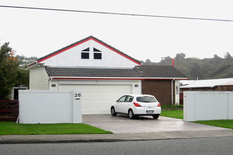 Photo of property in 26 Glen Road, Stokes Valley, Lower Hutt, 5019