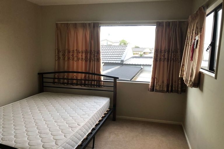 Photo of property in 18 Spalding Rise, Golflands, Auckland, 2013