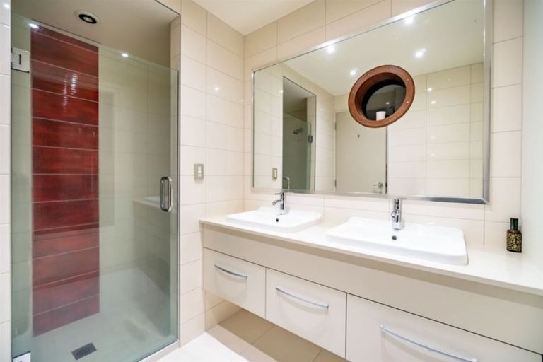 Photo of property in 5 Eastcliffe Road, Castor Bay, Auckland, 0620