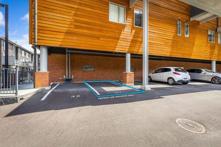 Photo of property in 2/160c Hobsonville Point Road, Hobsonville, Auckland, 0616