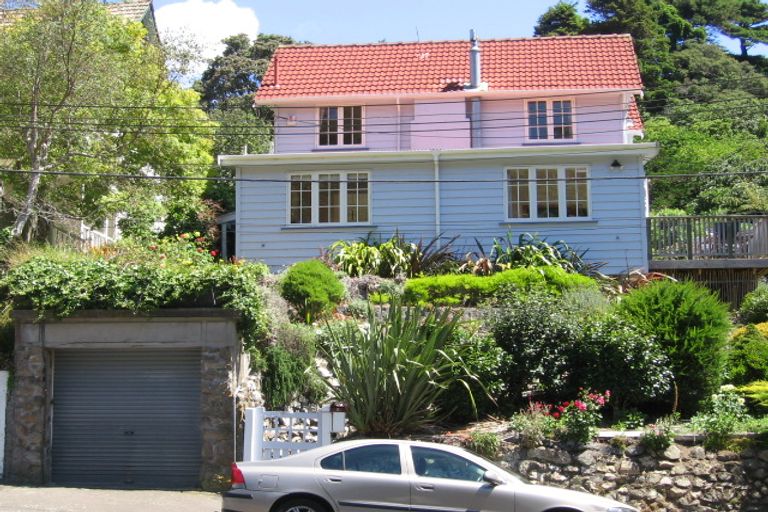 Photo of property in 2 Glen Road, Kelburn, Wellington, 6012