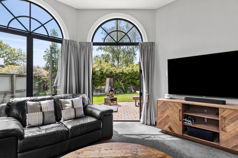 Photo of property in 8 Stonebridge Close, Wanaka, 9305