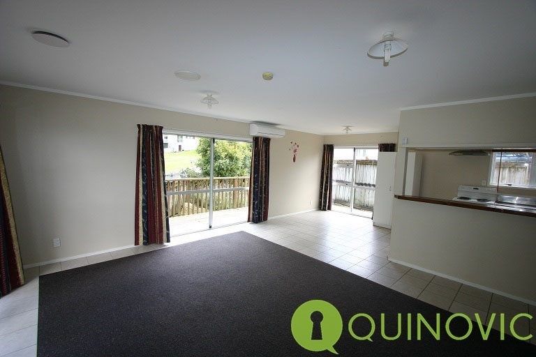 Photo of property in 2/23 Luckens Road, West Harbour, Auckland, 0618