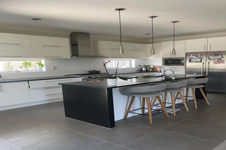 Photo of property in 30 Namsan Close, Fairview Heights, Auckland, 0632